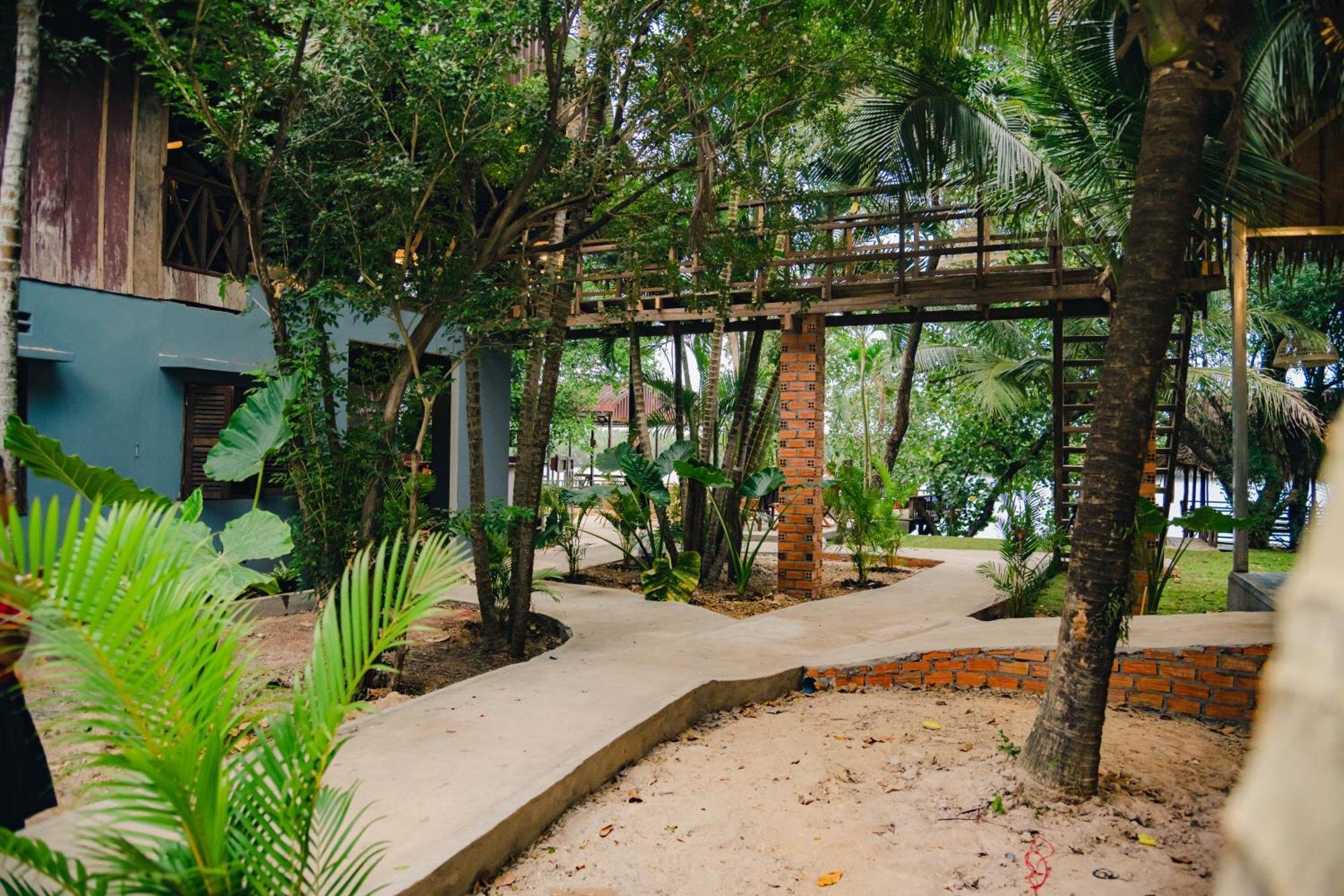 Banyan Tree Hostel Кампот Екстериор снимка