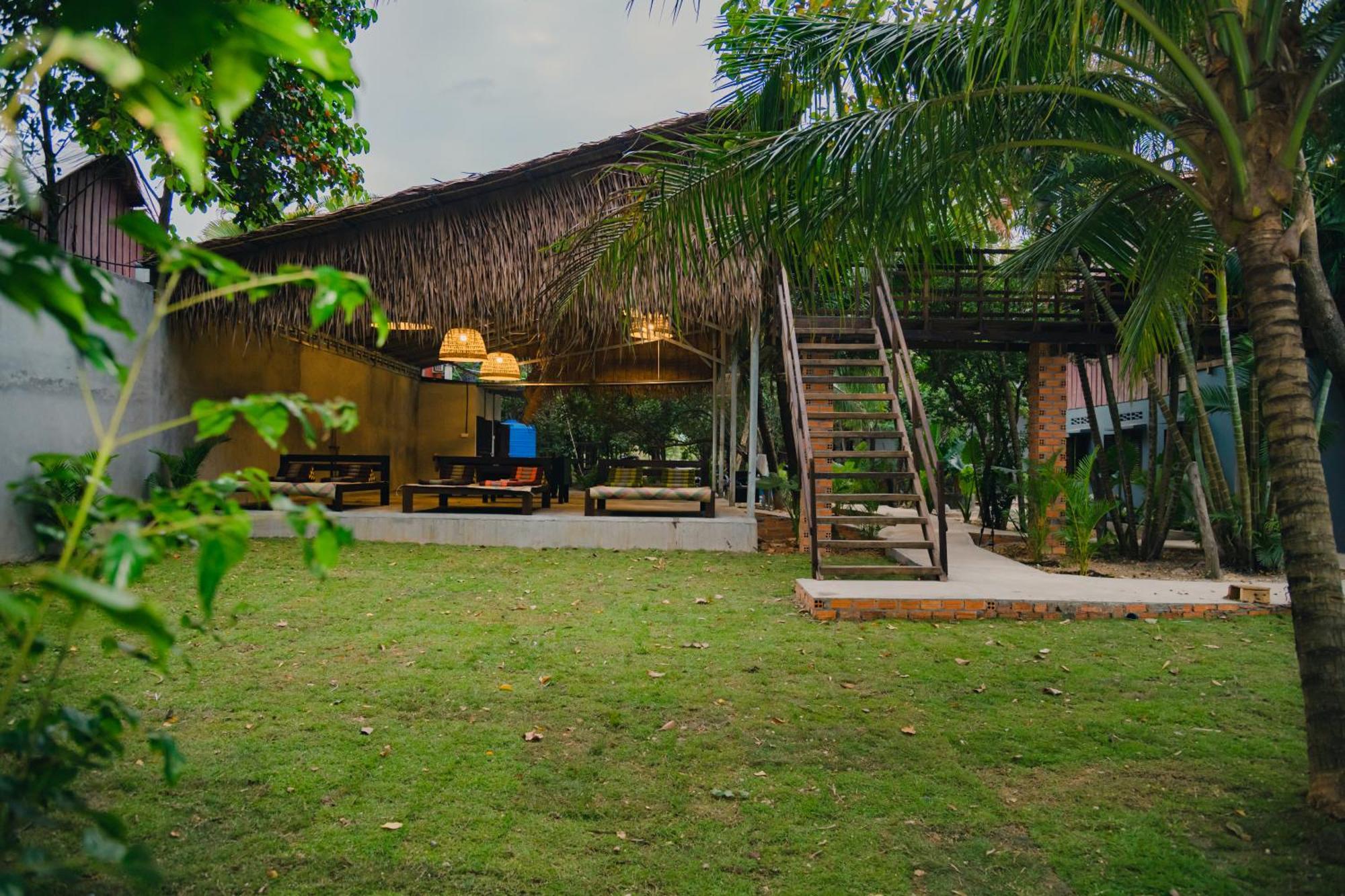 Banyan Tree Hostel Кампот Екстериор снимка