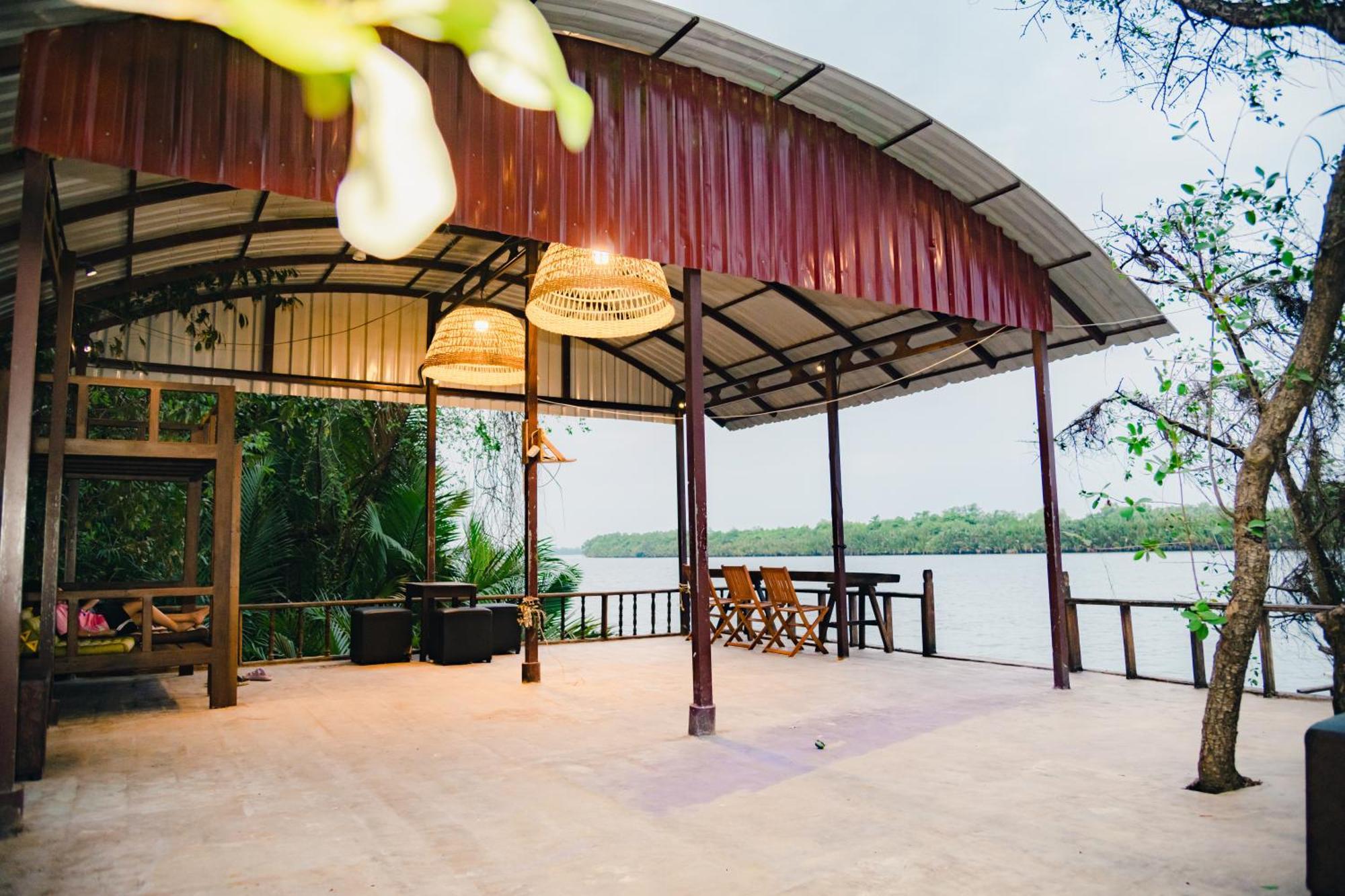 Banyan Tree Hostel Кампот Екстериор снимка