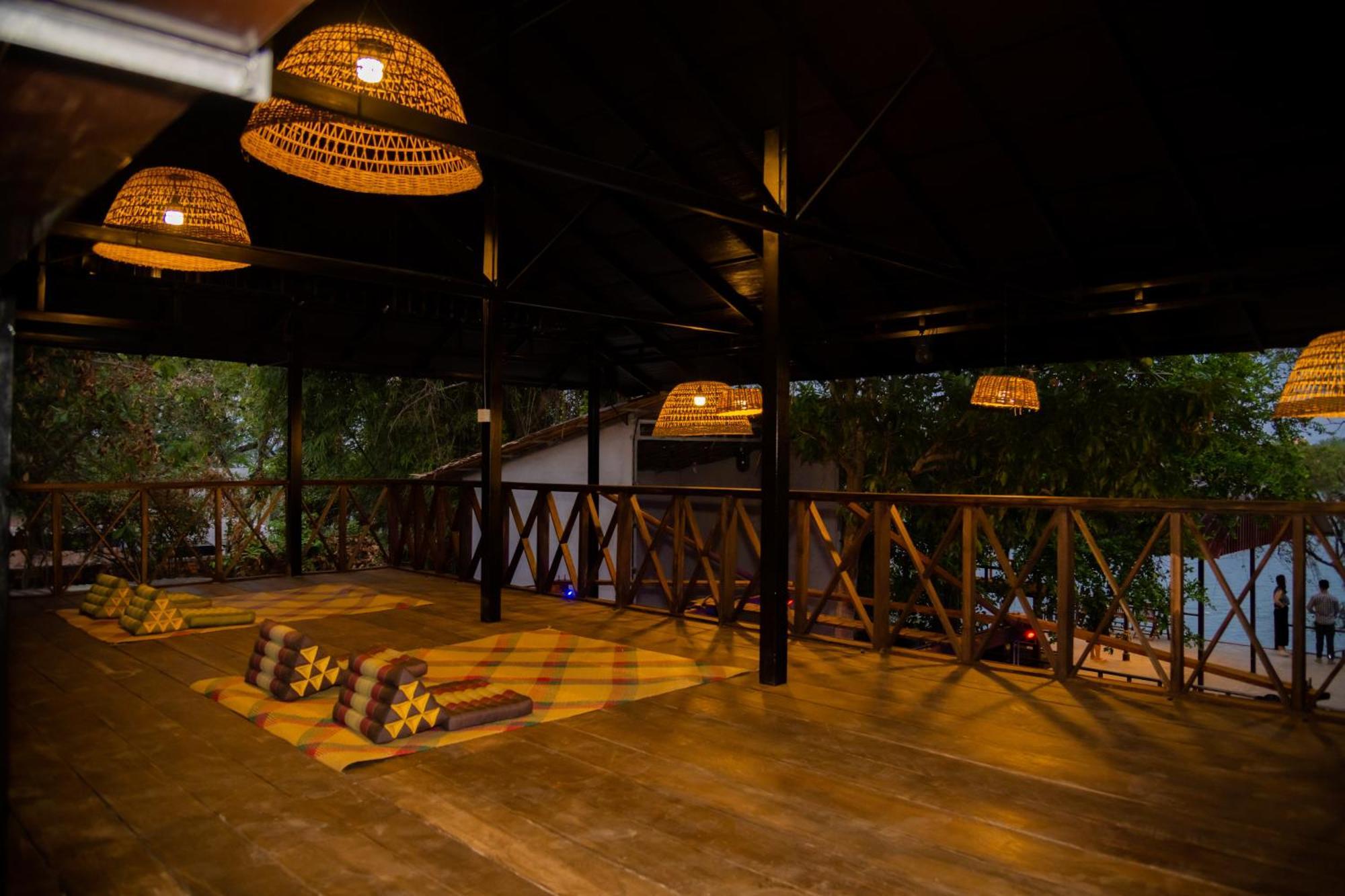 Banyan Tree Hostel Кампот Екстериор снимка