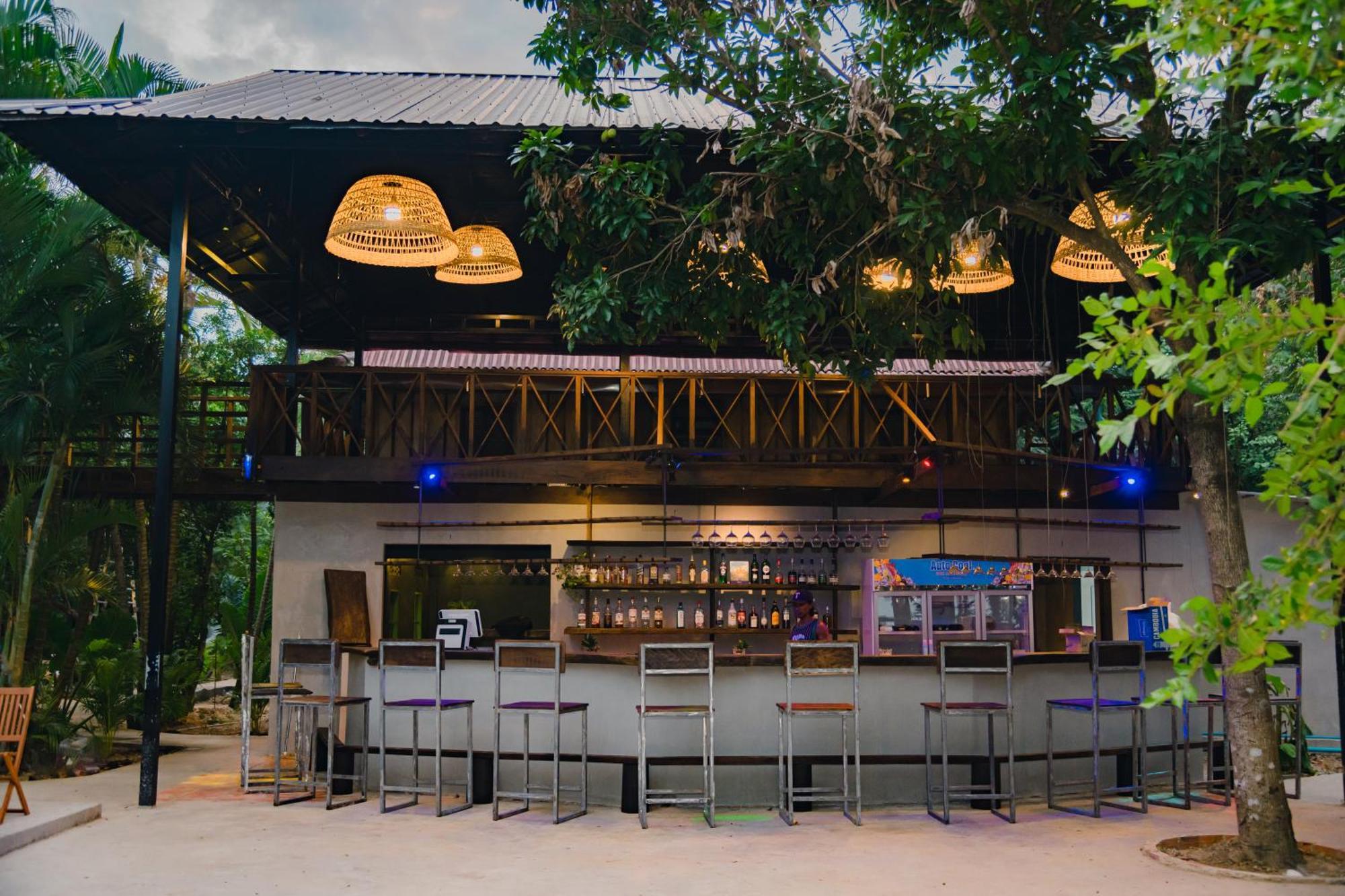 Banyan Tree Hostel Кампот Екстериор снимка
