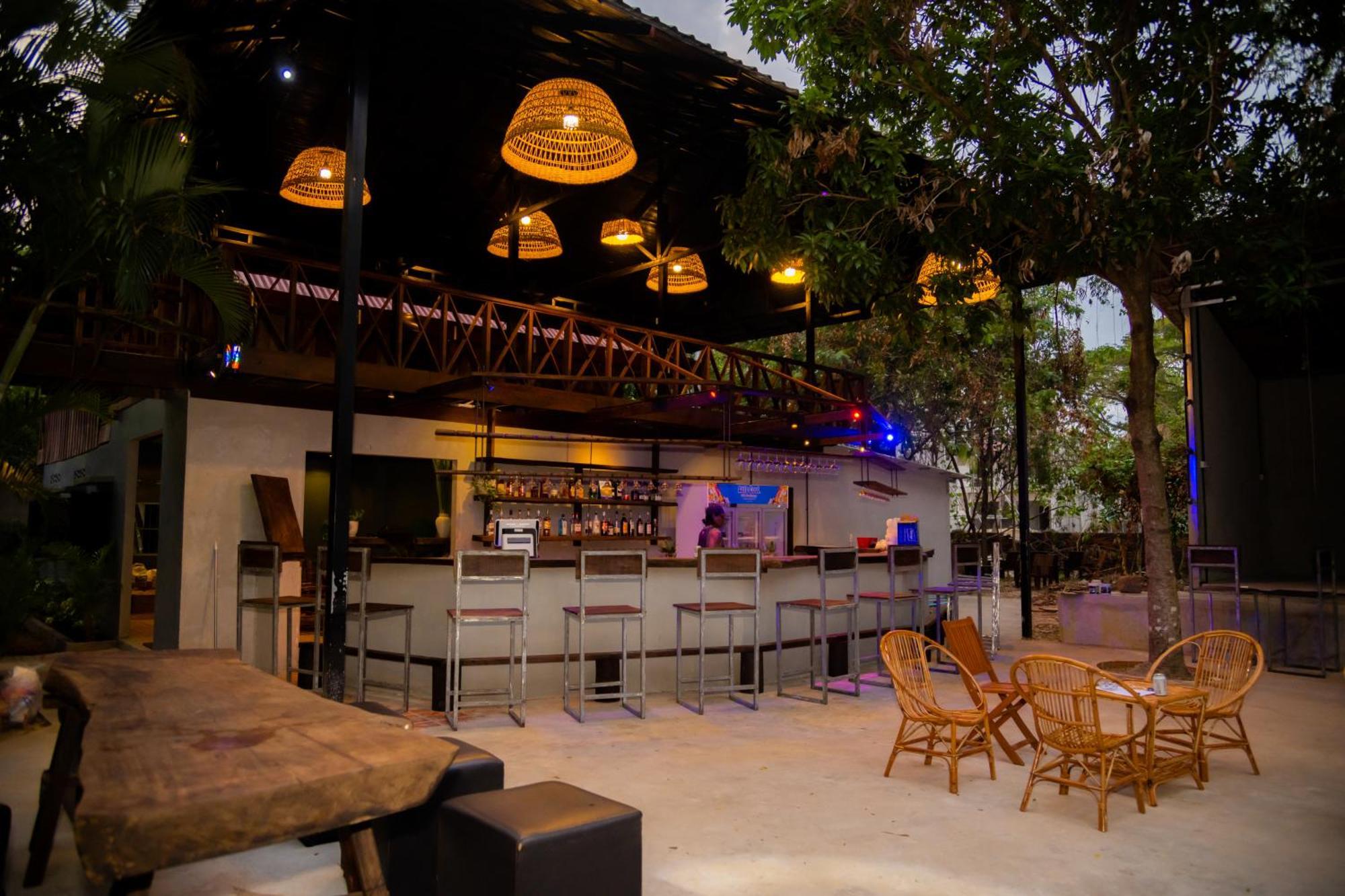 Banyan Tree Hostel Кампот Екстериор снимка
