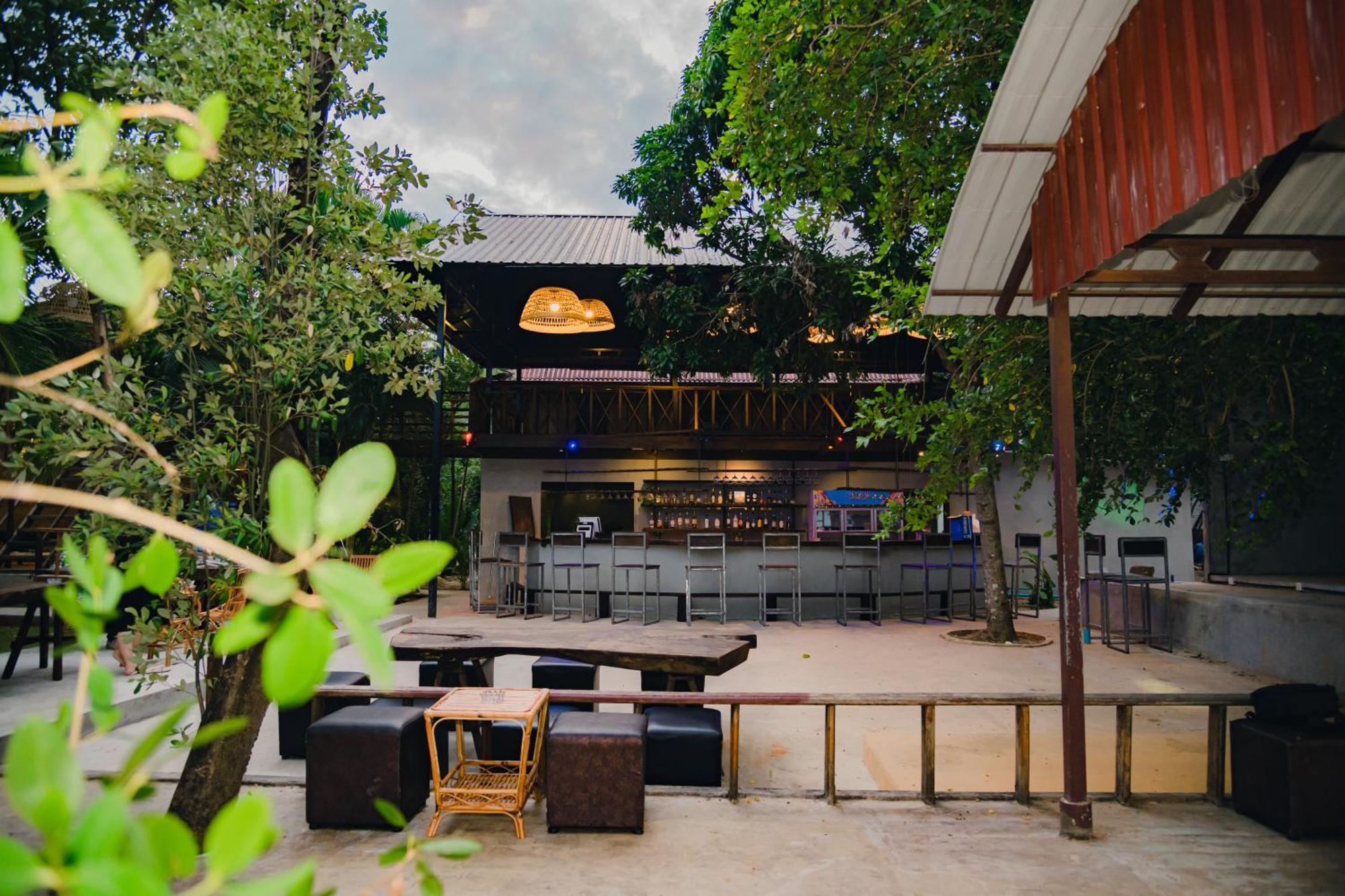 Banyan Tree Hostel Кампот Екстериор снимка
