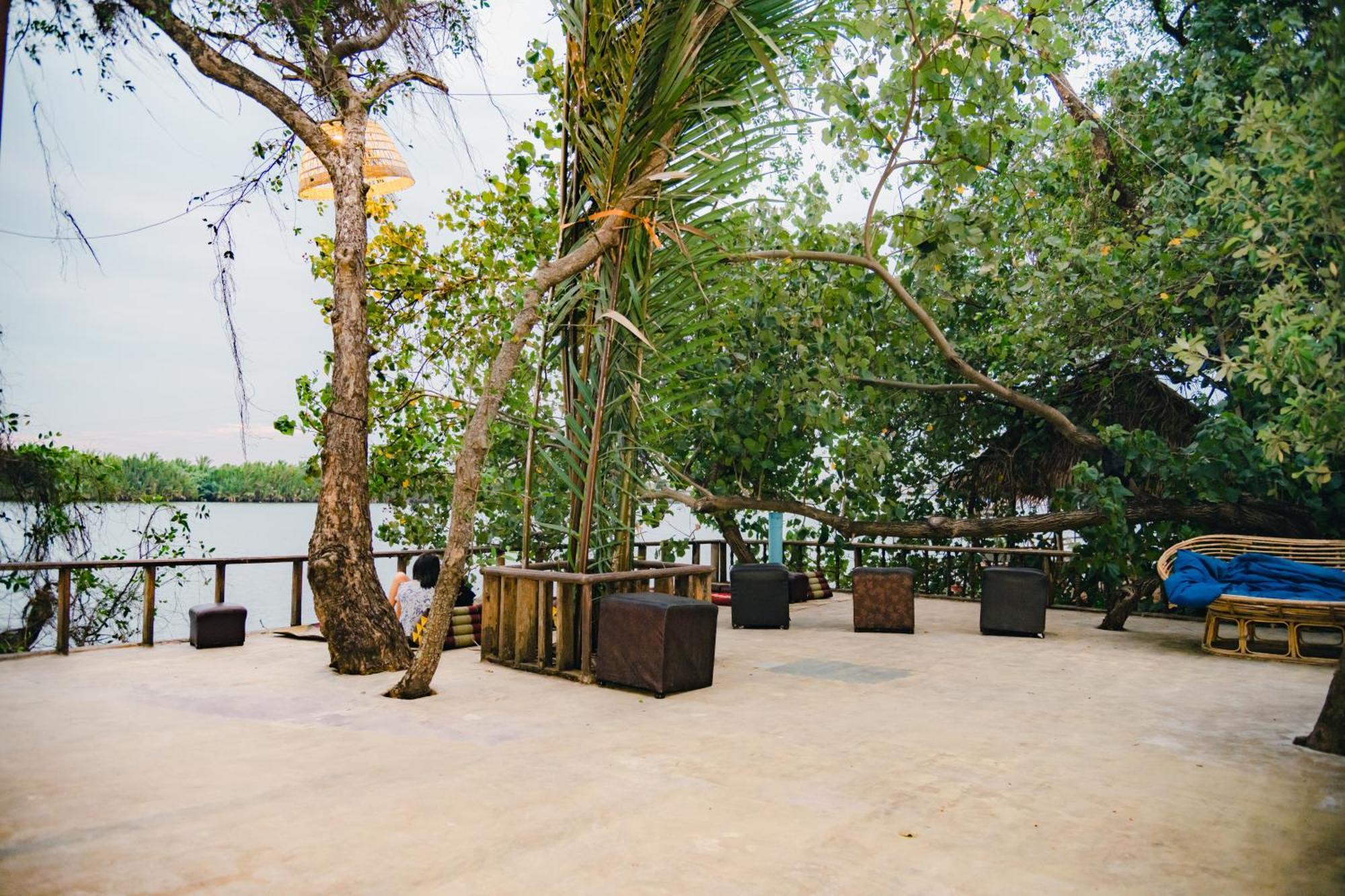 Banyan Tree Hostel Кампот Екстериор снимка