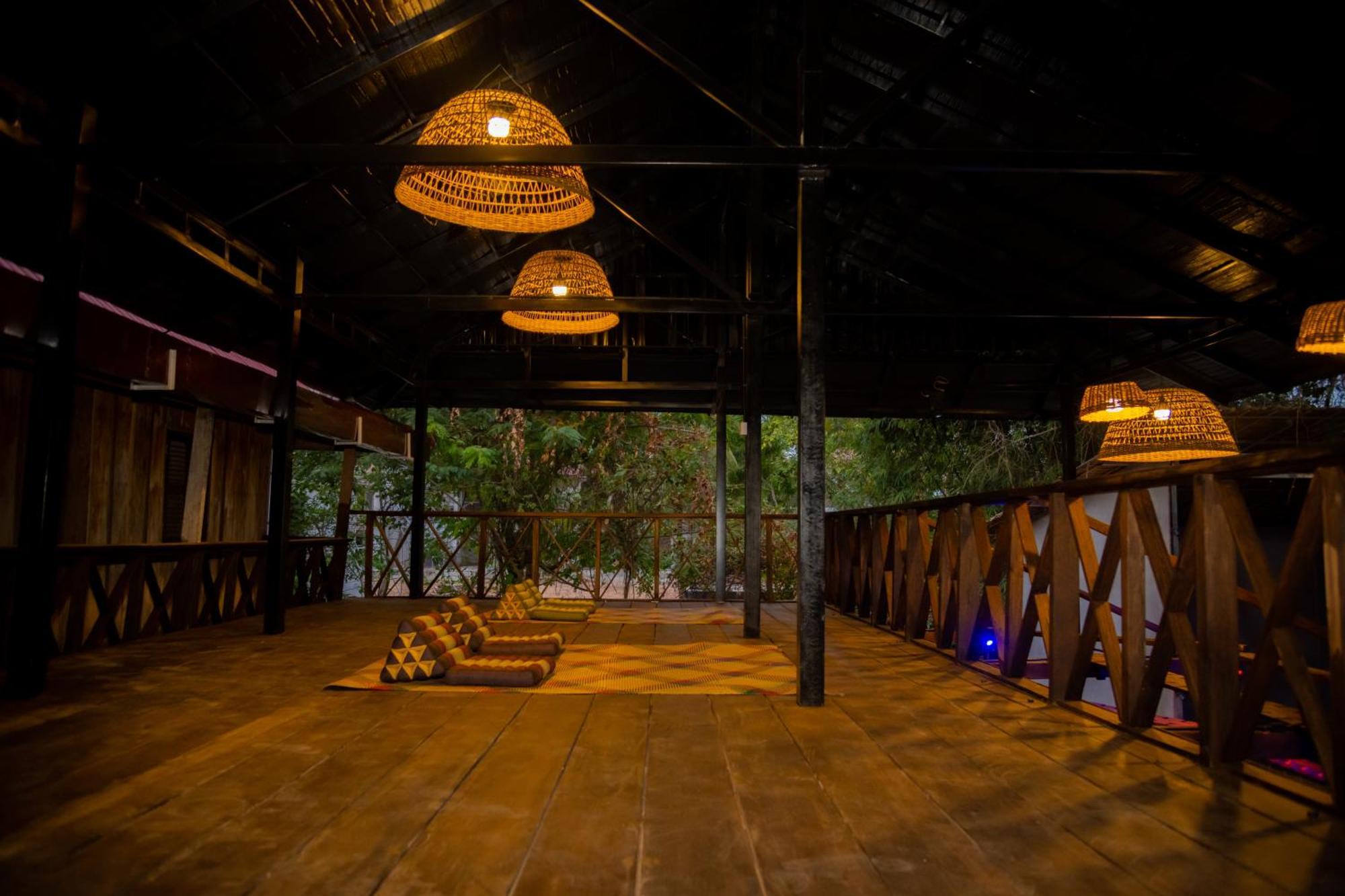 Banyan Tree Hostel Кампот Екстериор снимка
