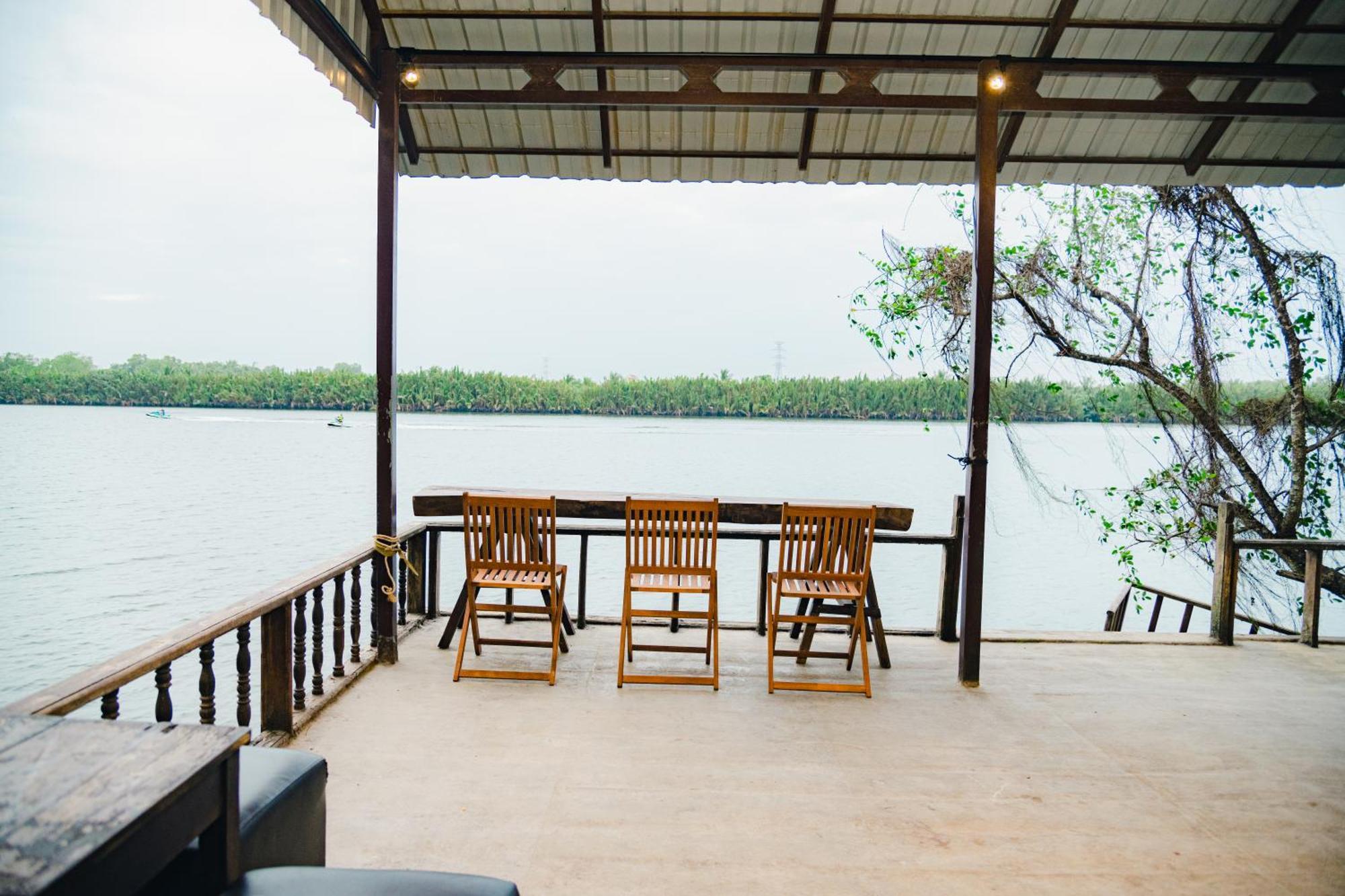Banyan Tree Hostel Кампот Екстериор снимка
