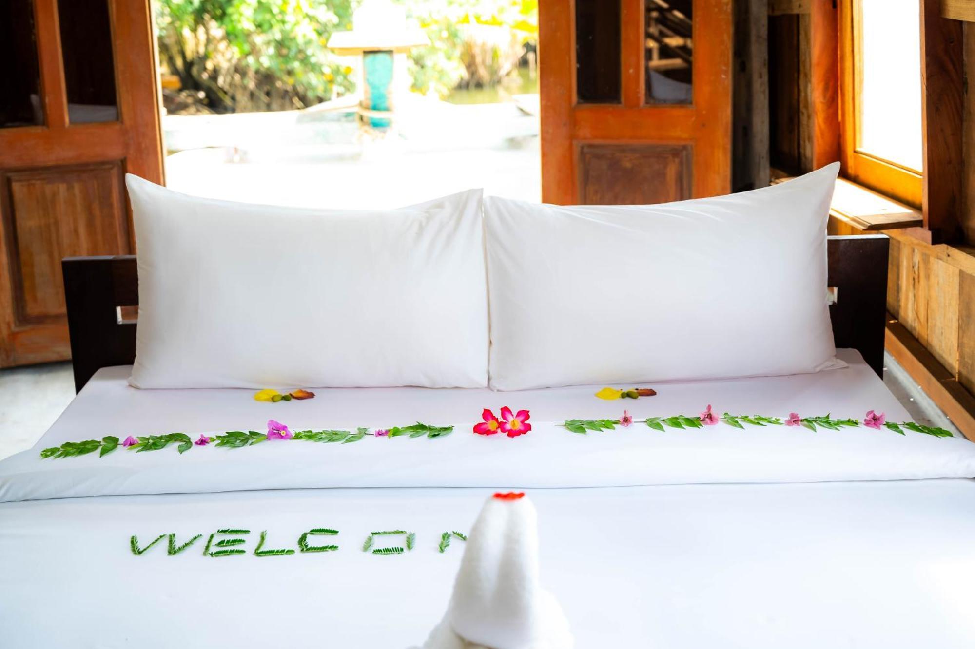 Banyan Tree Hostel Кампот Екстериор снимка